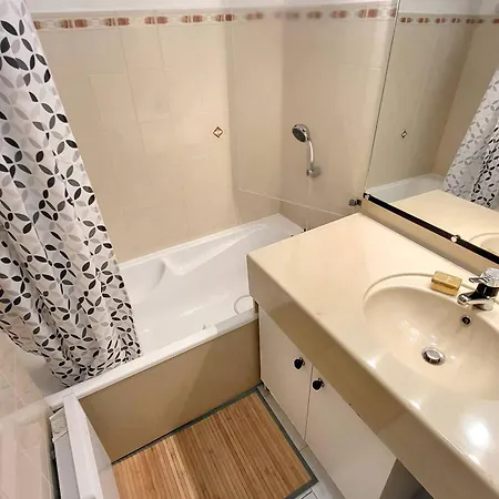 T2 + Coin Nuit, Parking, Piscine/tennis, A 200m Plages/commerces - Fr-1-316-323